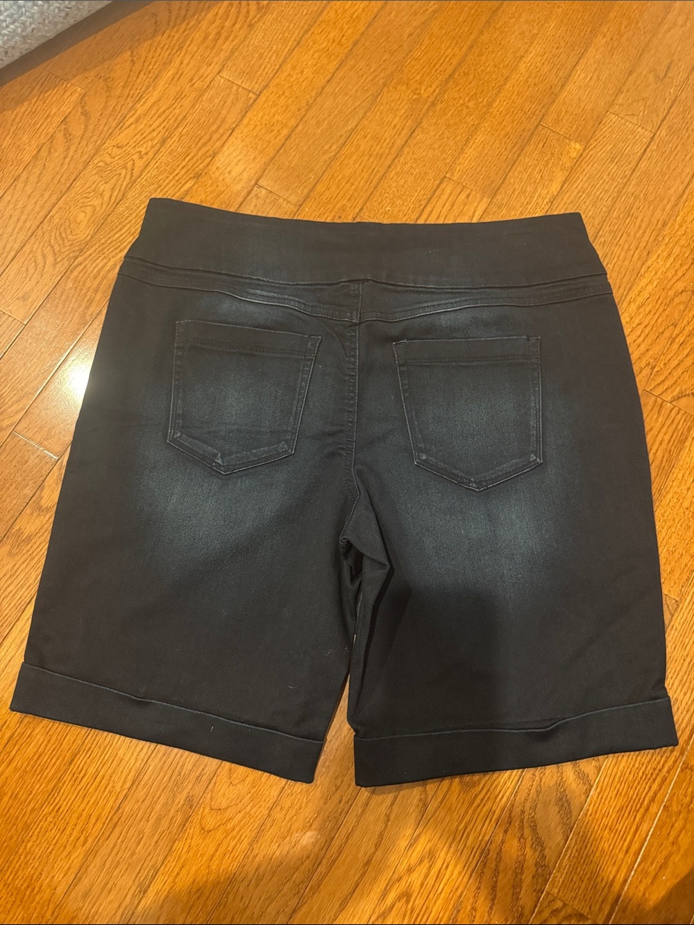 Women’s Black Bermuda Shorts with Rolled Cuff - Picture 3 of 3